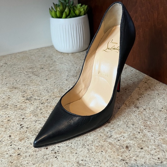 Christian Louboutin - Picture 5 of 9